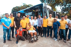 Cícero Lucena e equipe apresentam novos ônibus João Pessoa com foco na inclusão