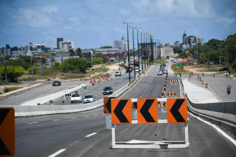 Interdição em viaduto da BR-230, em Cabedelo