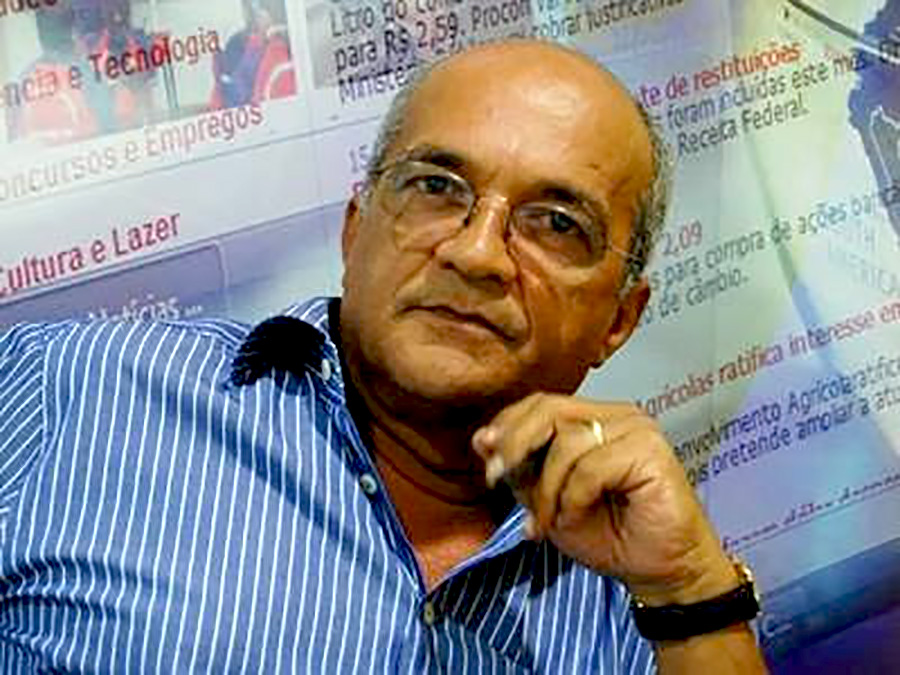 A obra organizada por Naná Garcez reúne artigos publicados em diferentes jornais e apresenta a visão crítica de Agnaldo sobre os bastidores políticos do estado. (Foto: Internet)