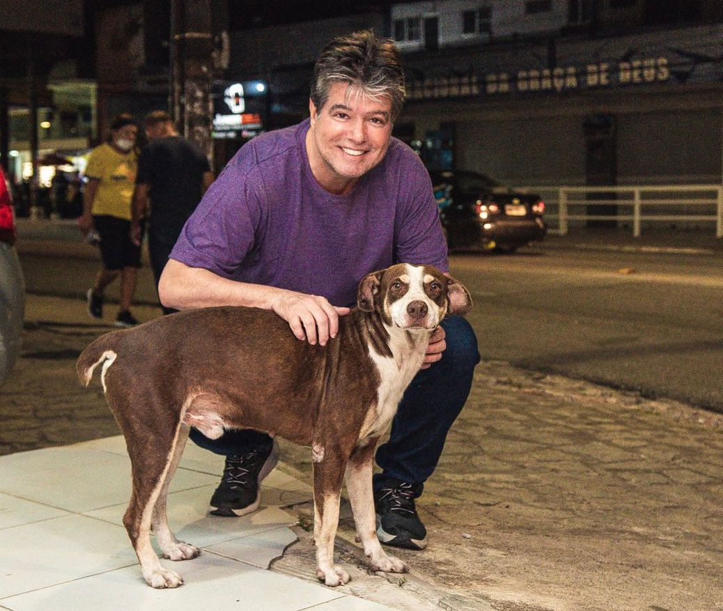 Ruy Carneiro e cachorro