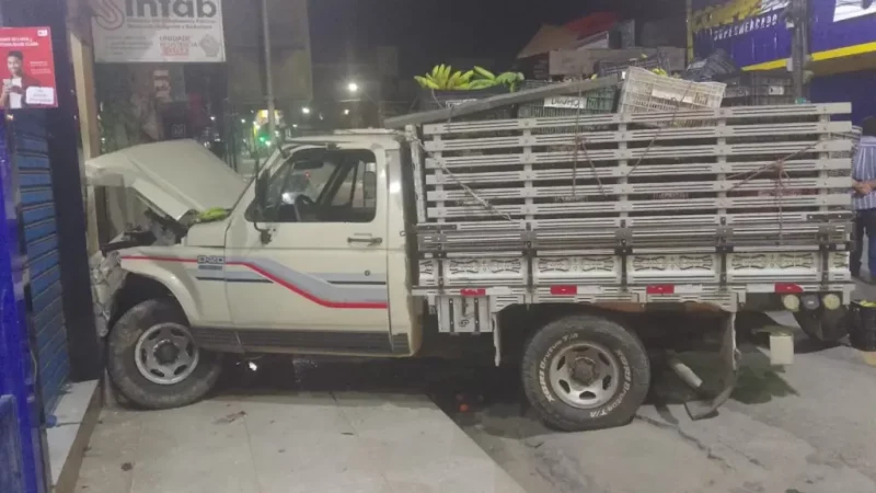 Caminhonete do comerciante que reagiu, atropelou e matou suspeito de assalto em Lagoa Seca.