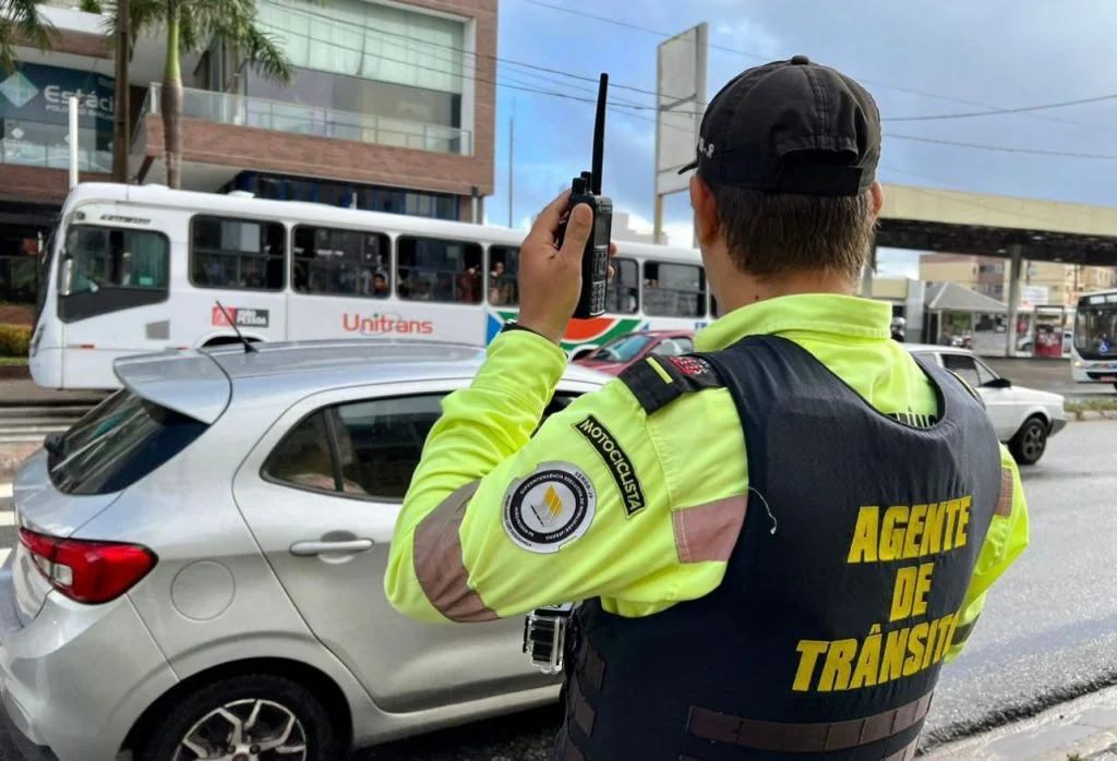 Agente de trânsito da Semob-JP