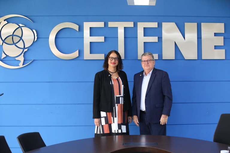 Ministra Luciana Santos e governador João Azevêdo