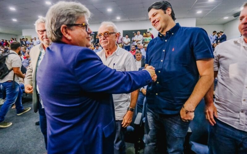 João Azevêdo e Leo Bezerra