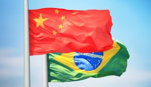 Bandeiras China e Brasil