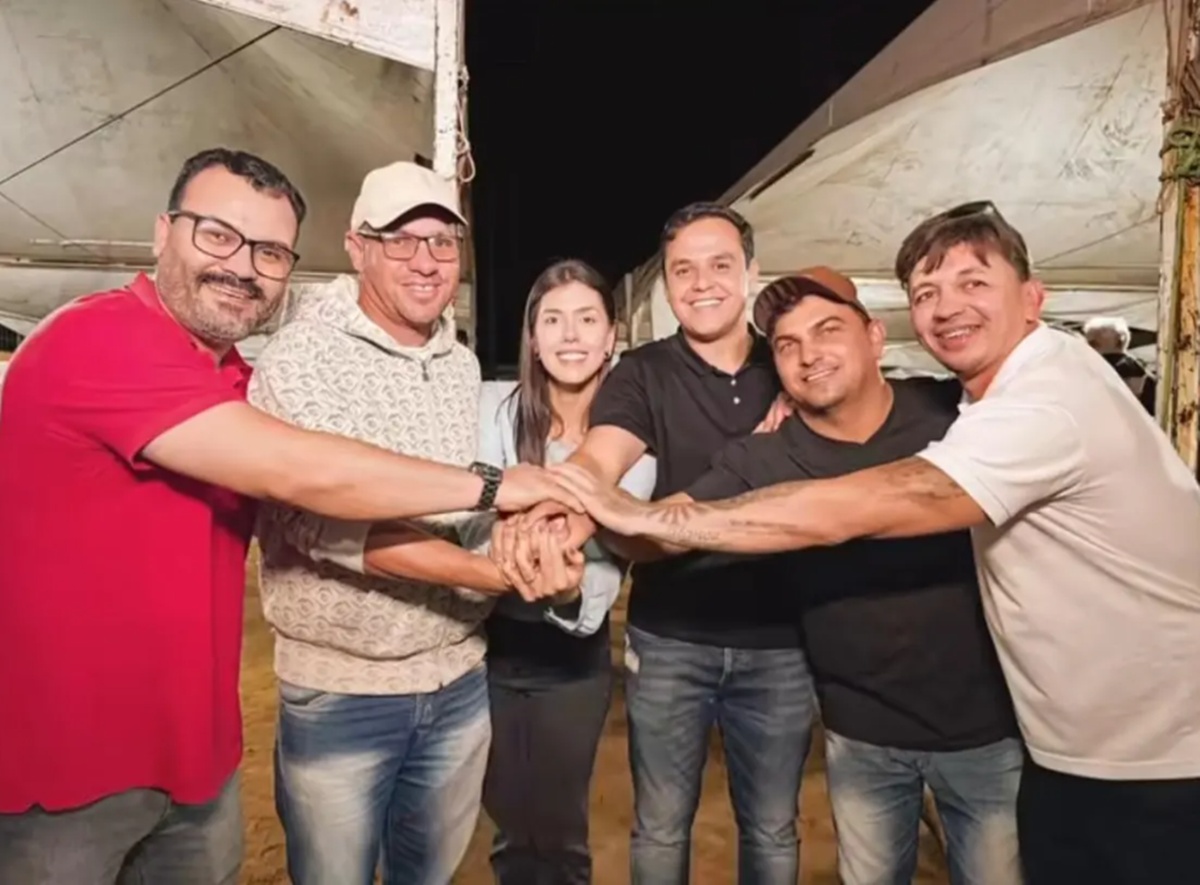 Presente na ExpoCasserengue, a líder política Maria Porto interage com a comunidade e reforça sua atuação, buscando fortalecer sua articulação e debater o futuro da região. (Foto: Ascom)