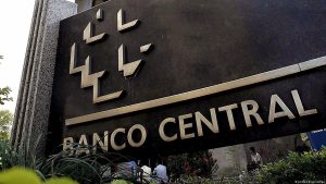 Economia brasileira volta a crescer e registra alta de 0,34% em agosto, revela Banco Central