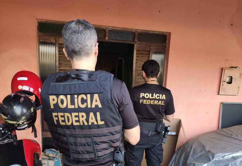 Polícia Federal durante a Operação Discovery 30, em João Pessoa.
