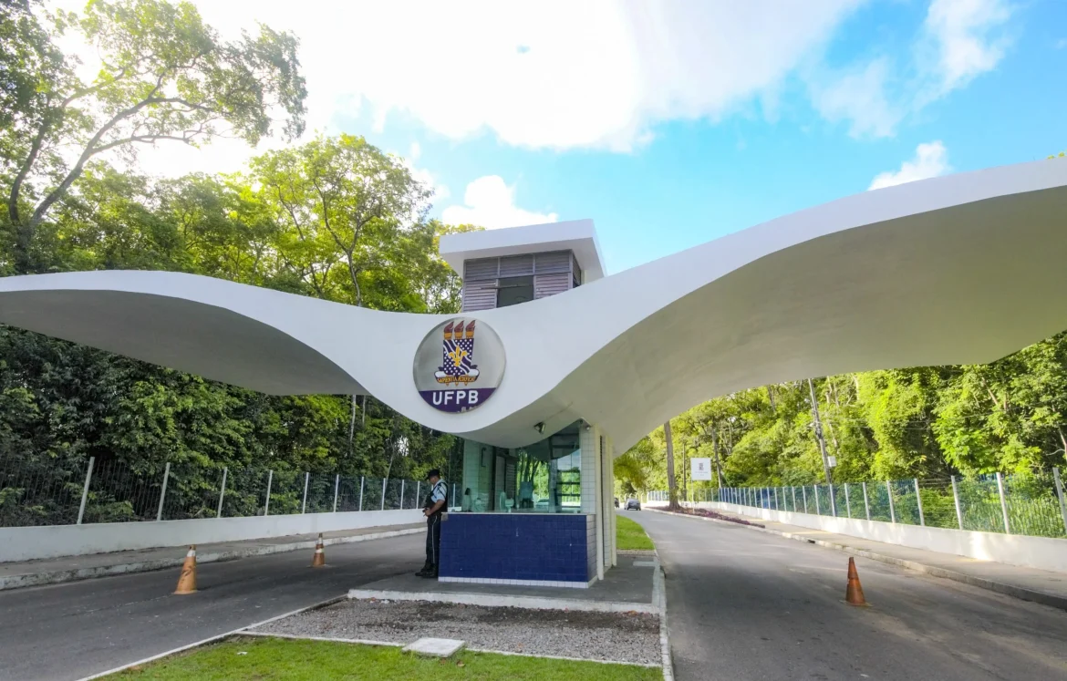 Paralisação em universidades da Paraíba protesta contra reforma e cortes