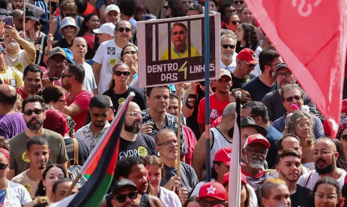 Protestos contra a PEC da Blindagem e propostas de anistia ocorrem em diversas cidades do país.(Foto: Paulo Pinto/Agência Brasil)