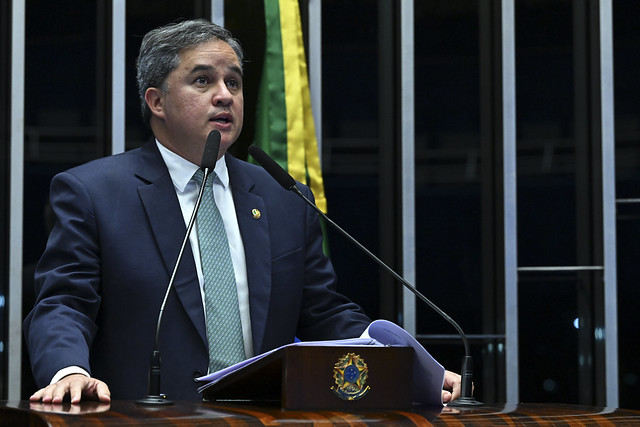 Efraim Filho afirma que membros do União Progressista que seguirem no governo terão de prestar explicações - Foto: Jefferson Rudy/Agência Senado