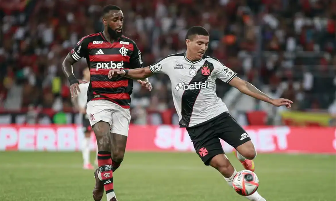 A Rádio Nacional se prepara para transmitir mais um clássico do futebol brasileiro, levando toda a emoção do confronto entre Flamengo e Vasco para os torcedores de todo o país. (Foto: Matheus Lima/Vasco)