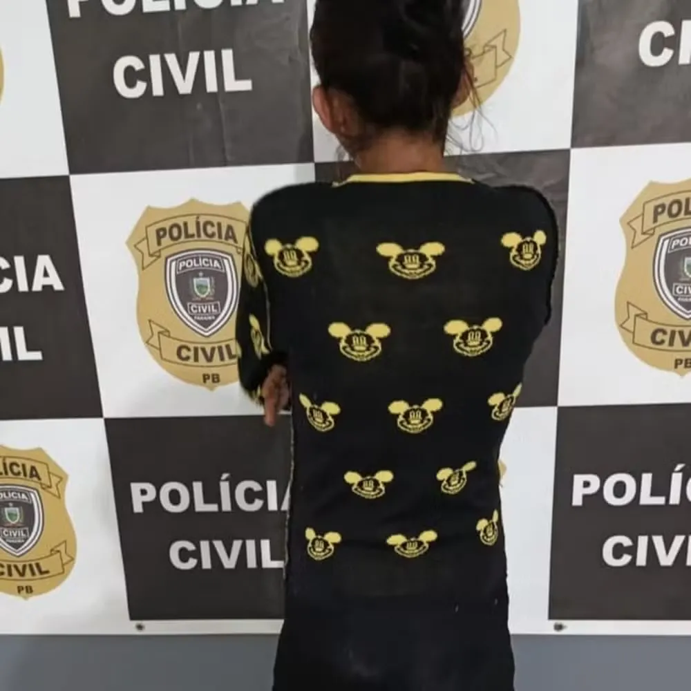 mulher presa suspeita de obrigar filhas a furtar