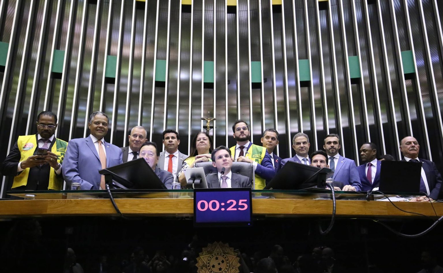 Câmara barra MP do governo Lula que previa taxação de bets e fintechs; arrecadação de até R$ 21 bi fica em risco