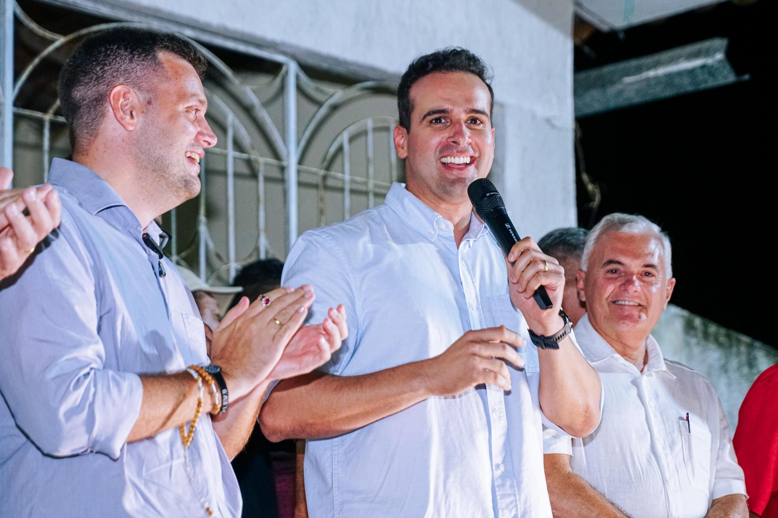 Lucas Ribeiro durante entrega de sistema de abastecimento de água em Alagoa Grande