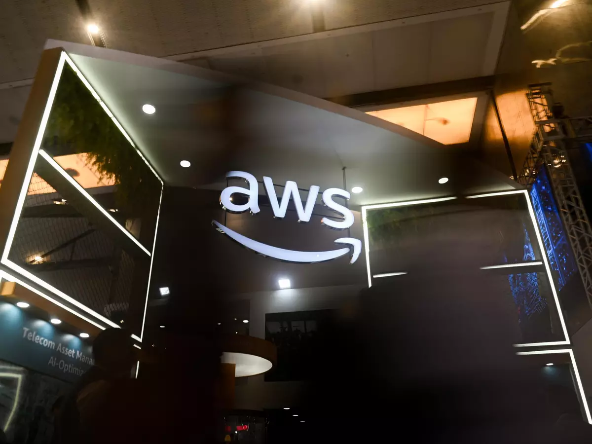 Amazon Web Services (AWS)