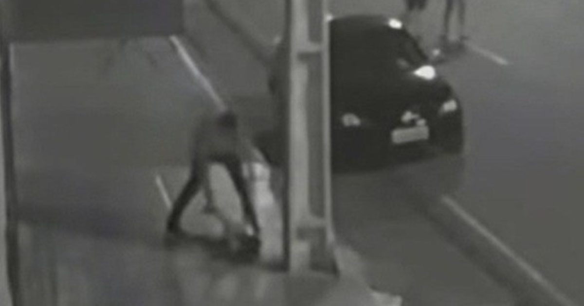 Criança é arremessada pelo pai em Conceição