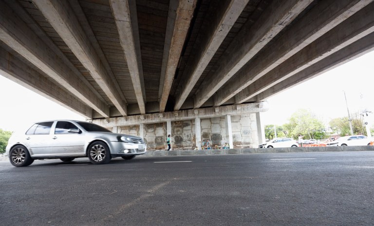 Parte inferior do Viaduto Luciano Agra