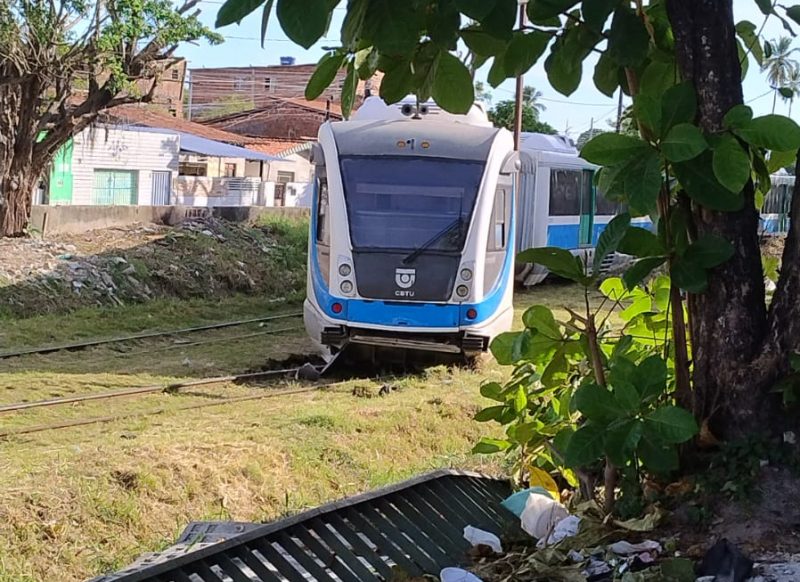 Trem descarrilado em João Pessoa