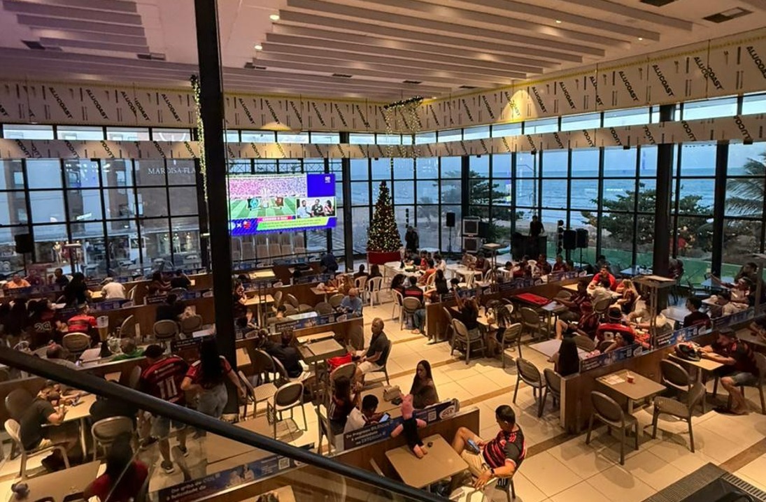 Praça de alimentação do MAG Shopping