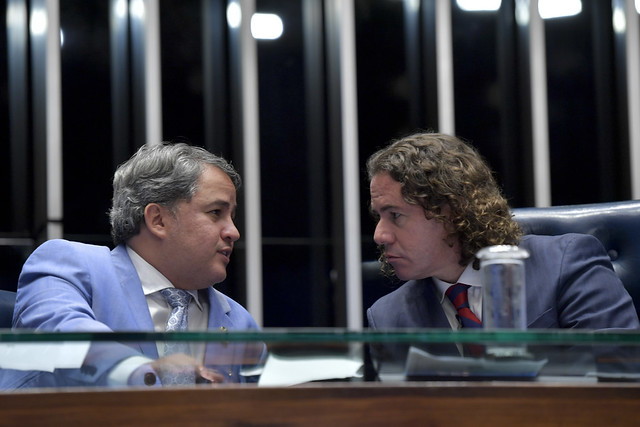 Veneziano e Efraim criticaram decisão de Gilmar sobre impeachment de ministros do STF - Foto: Saulo Cruz/Agência Senado