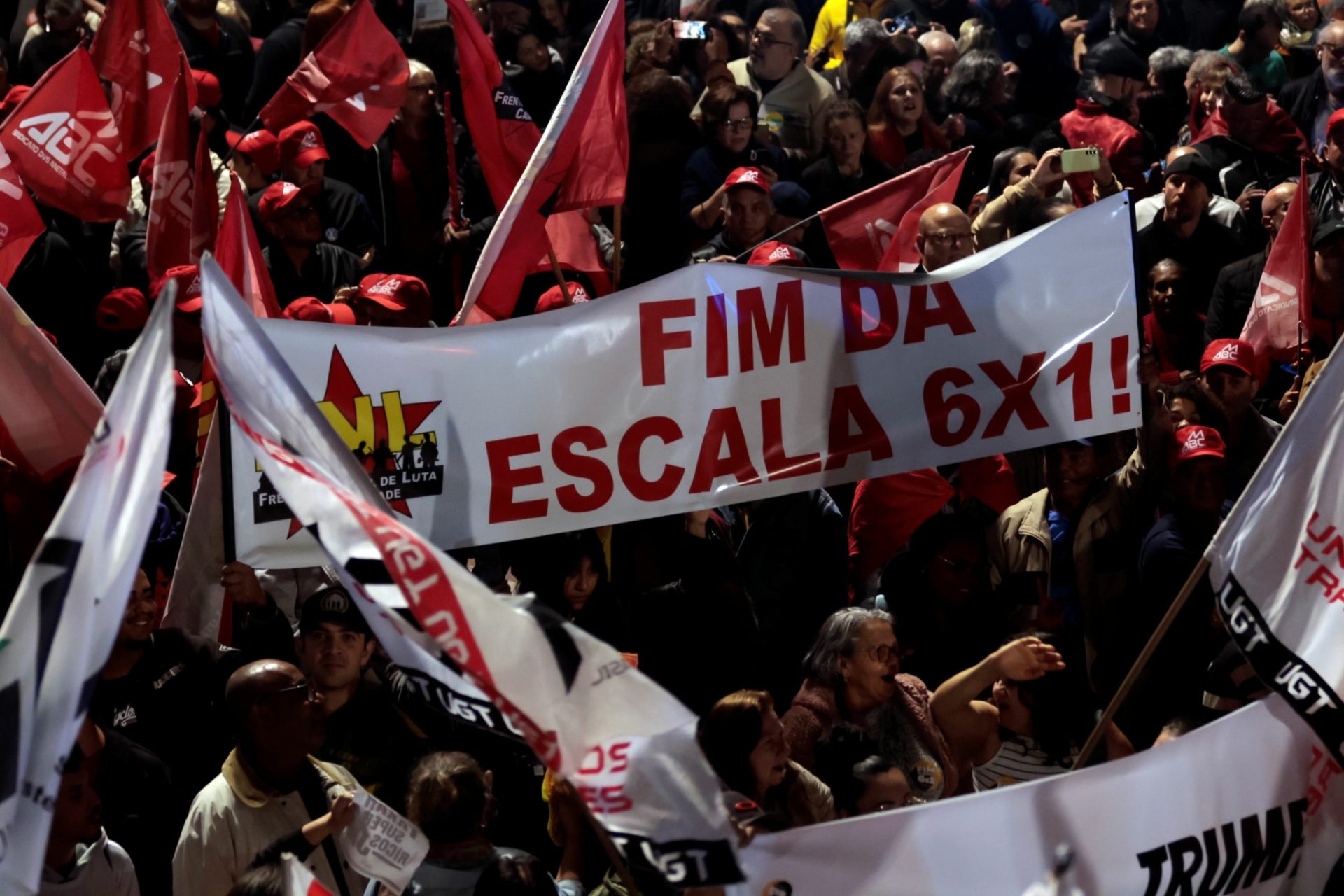 Romário rompe com o PL e apoia PEC que extingue escala 6x1 no Senado