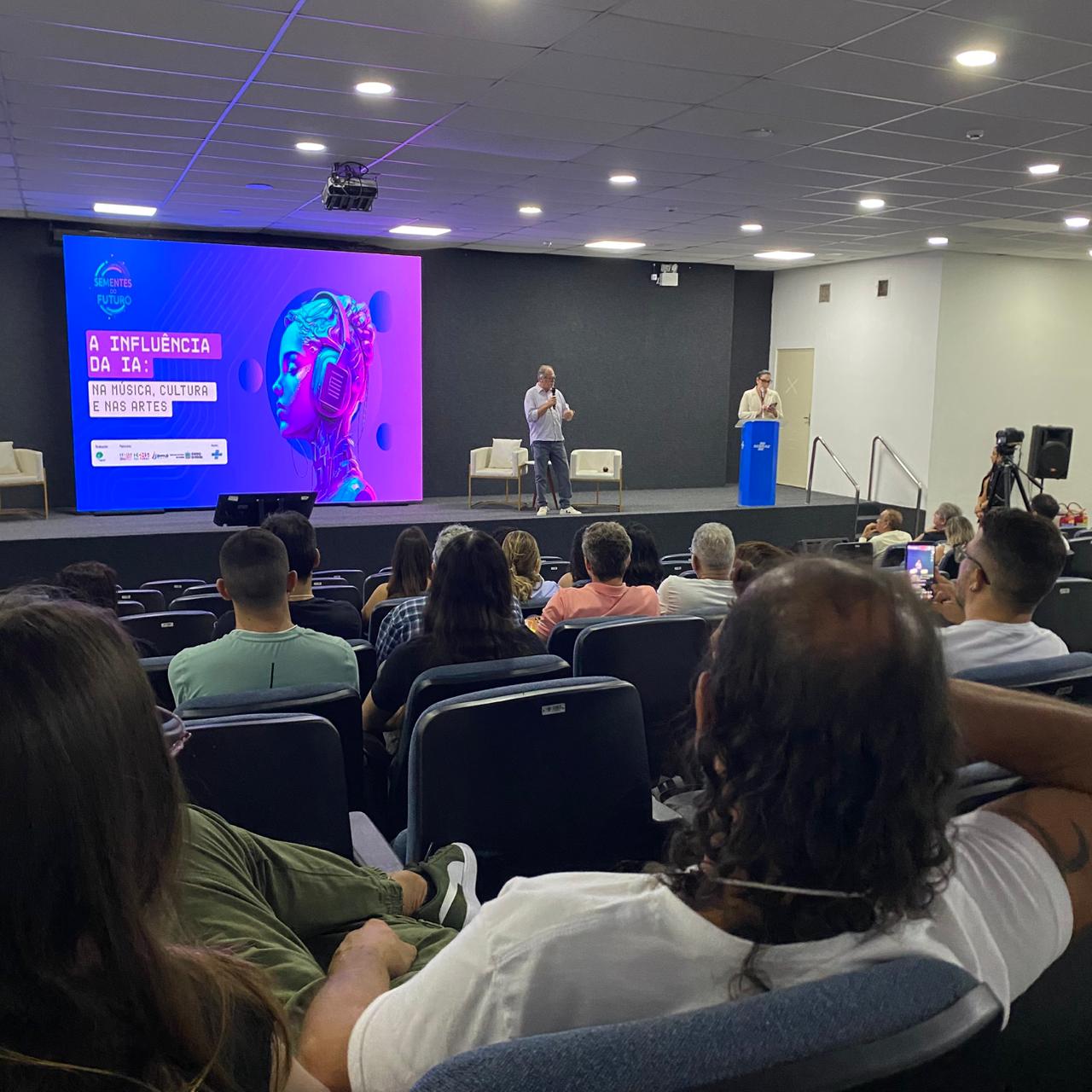 Debate sobre uso da IA na produção artística reuniu público no Sementes do Futuro - Foto: Gabriel Januário/Portal WSCOM