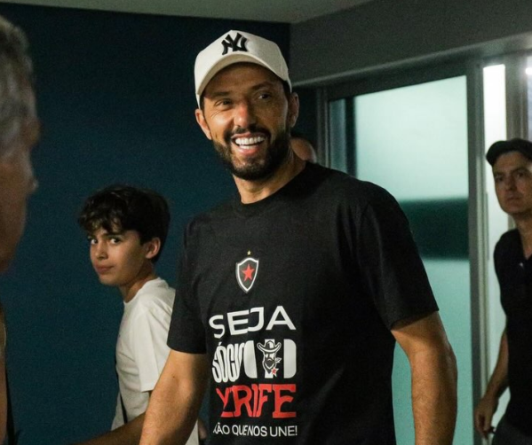 Nenê chega em João Pessoa