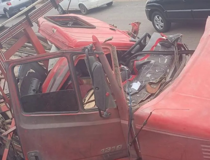 Acidente entre dois caminhões na Mata Paraibana