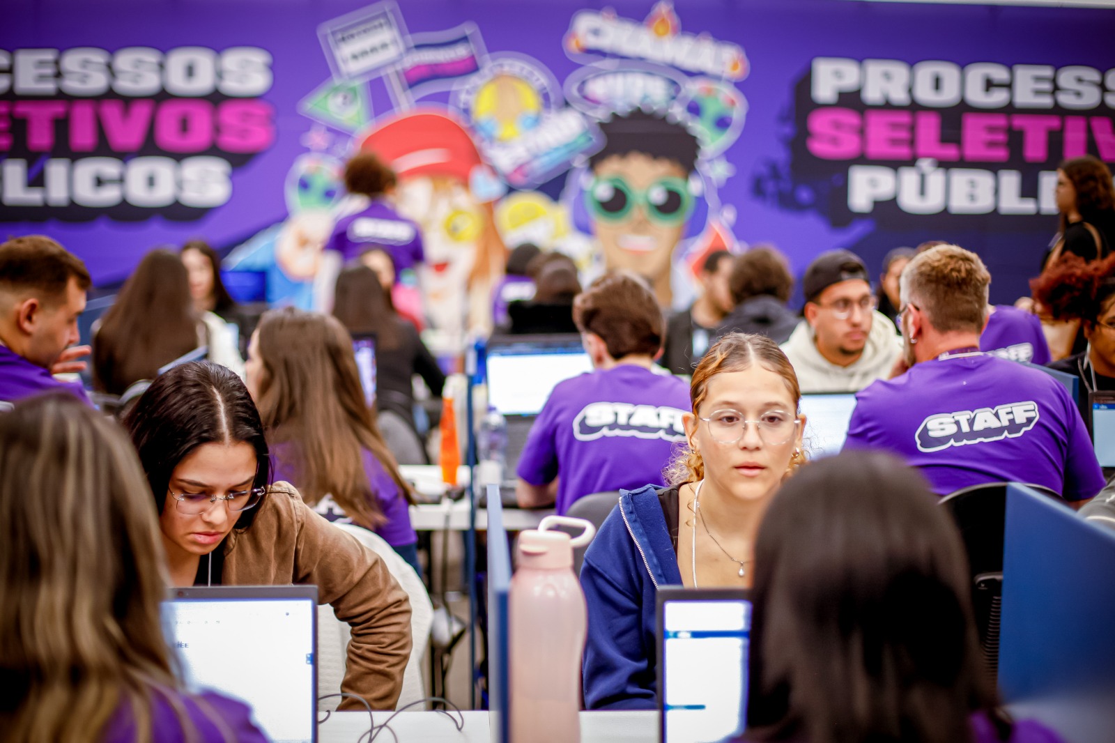 Atendentes do CIEE abrindo vagas de aprendiz para jovens