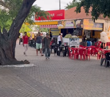 Quiosques às margens do Açude Velho em Campina Grande