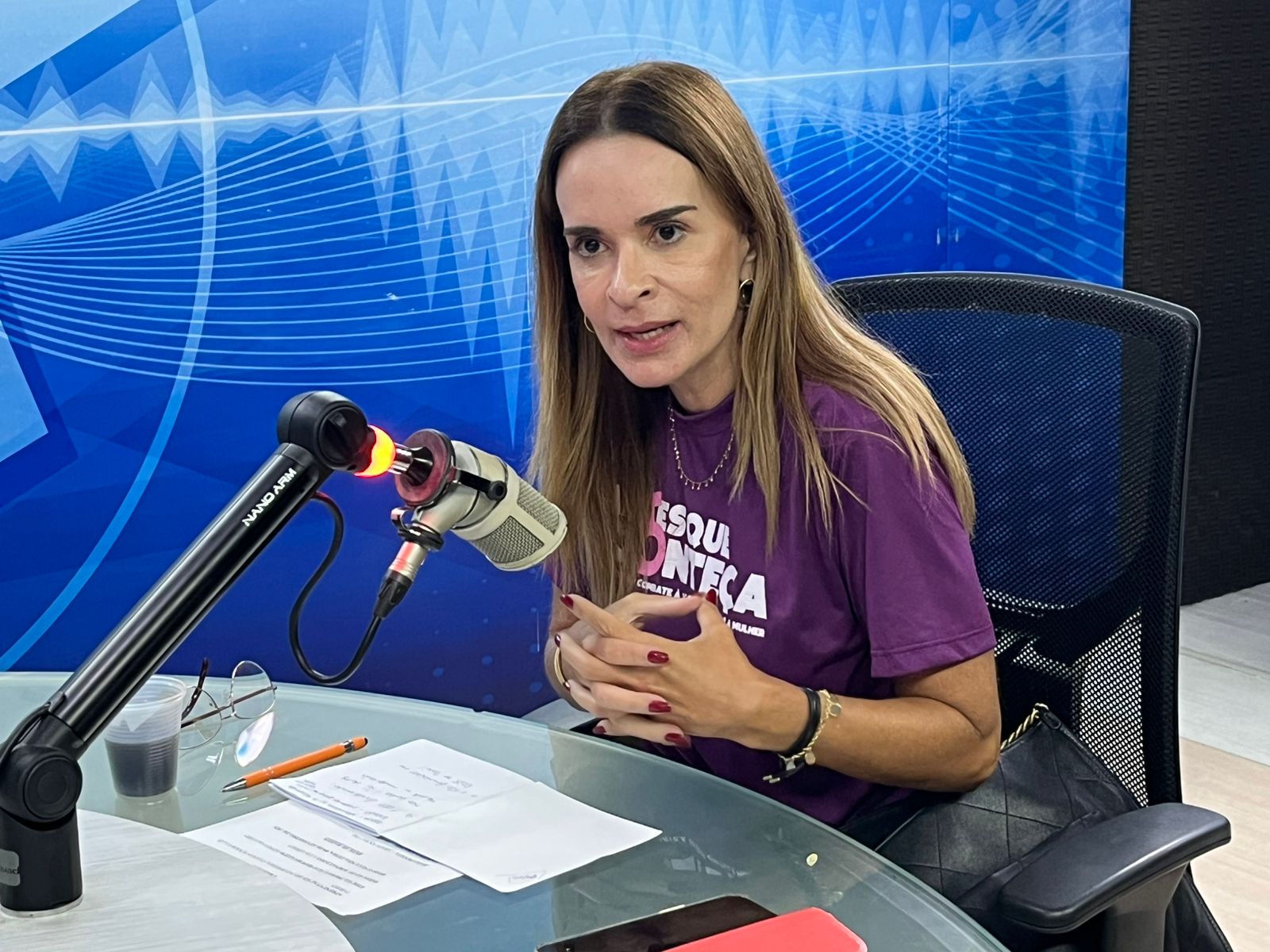 Daniella Ribeiro durante entrevista