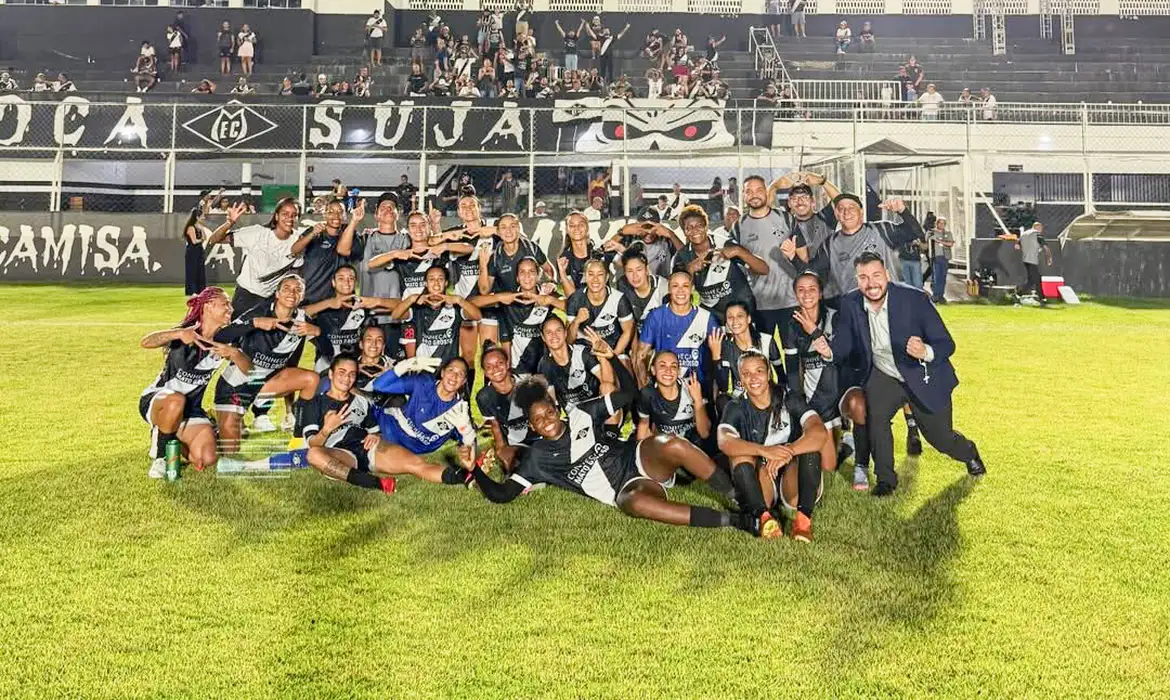 Jogadoras do Mixto comemoram vitória sobre o Botafogo no Brasileiro Feminino