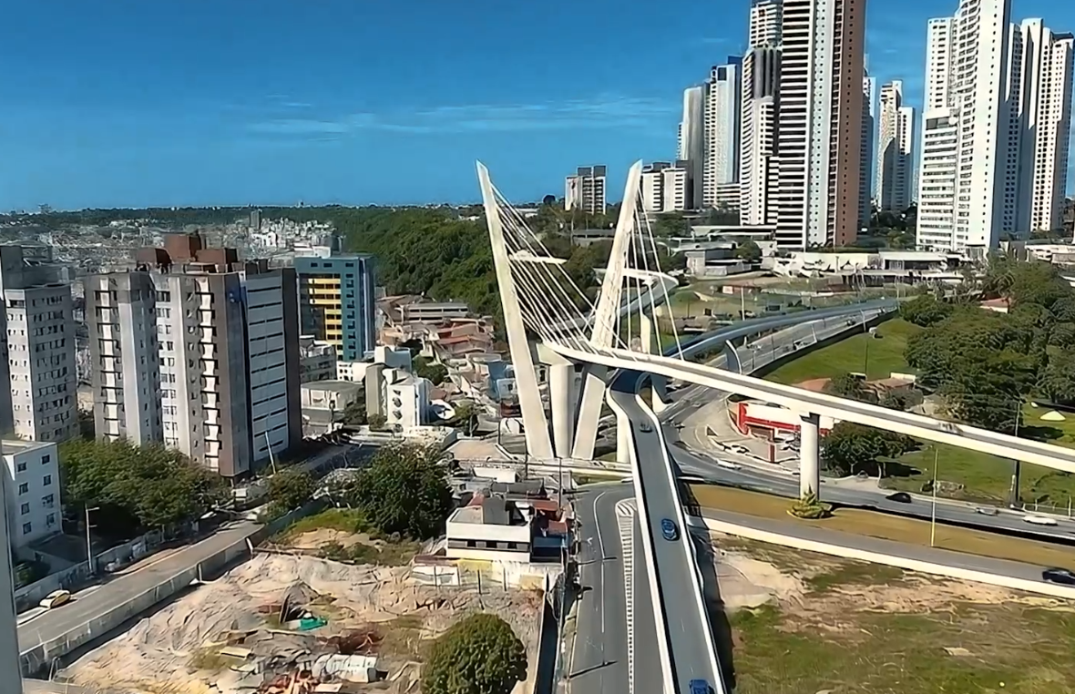 Projeto do Complexo Viário Beira Rio Altiplano em João Pessoa com viadutos e túnel