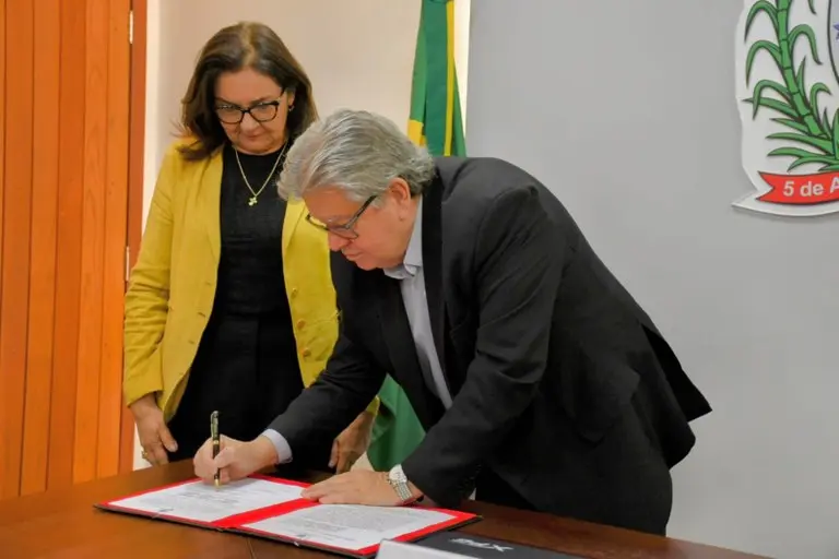 João Azevêdo assinatura