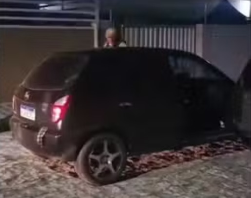 Carro onde corpos foram encontrados