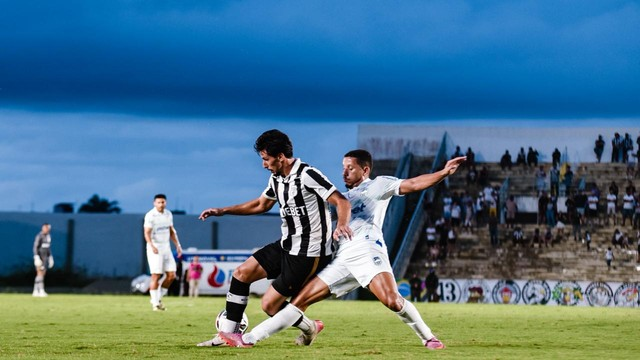 Treze e Serra Branca ficaram no empate pela Série D no Amigão (Foto: Daniel Vieira/Treze)