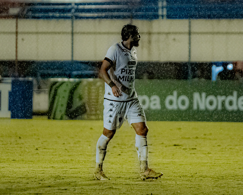 henrique dourado contra o itabaiana
