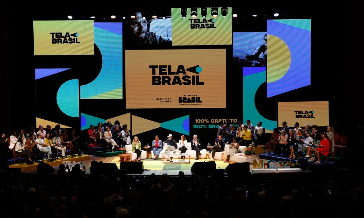 Presidente Lula participa do lançamento da plataforma Tela Brasil ao lado da ministra Margareth Menezes na Cidade das Artes, no Rio de Janeiro.