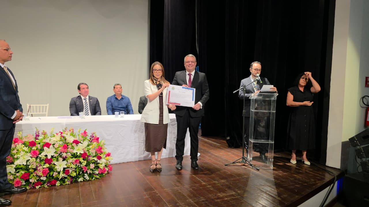 “Edvaldo Neto e Evilásio Cavalcanti durante diplomação da eleição suplementar de Cabedelo”