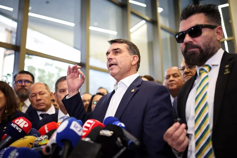 Representação do Comitê para a Proteção dos Jornalistas (CPJ) em manifestação sobre assédio contra jornalistas do Intercept Brasil.