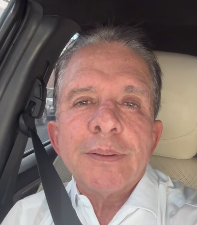 Nabor Wanderley durante agenda política no interior da Paraíba comentando pesquisa para o Senado em 2026