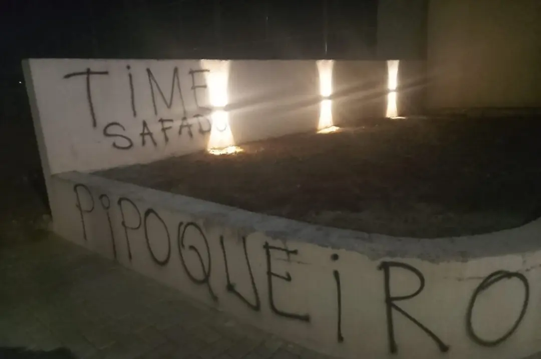 Pichação no CT da Maravilha do Contorno