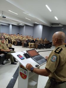 Policiais que atuarão no São João de Campina Grande receberam treinamento para o uso de câmeras corporais.