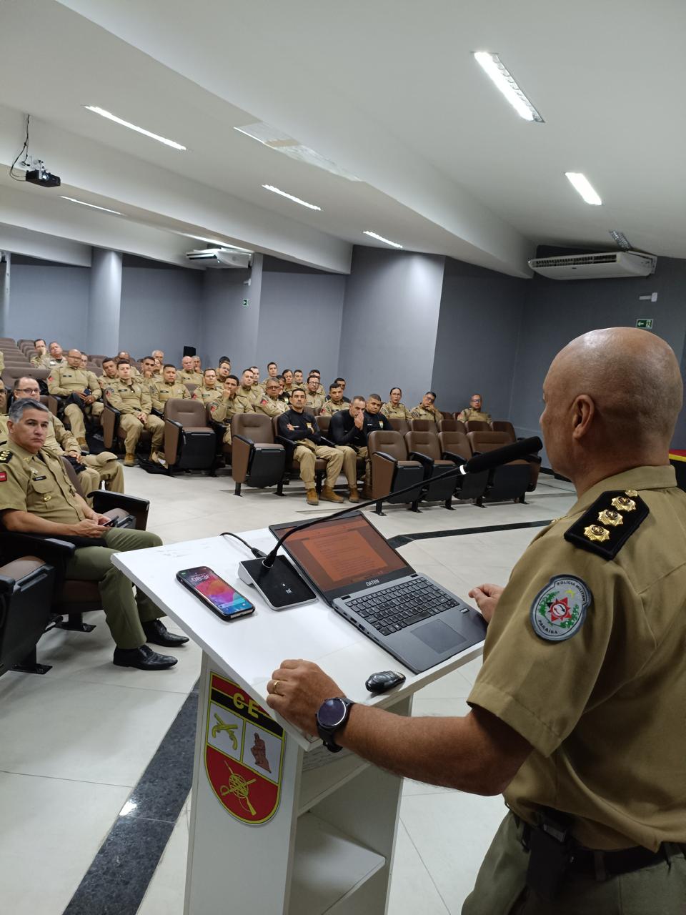 Policiais que atuarão no São João de Campina Grande receberam treinamento para o uso de câmeras corporais.