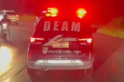 Polícia prende homem acusado raspar cabelo de ex-namorada