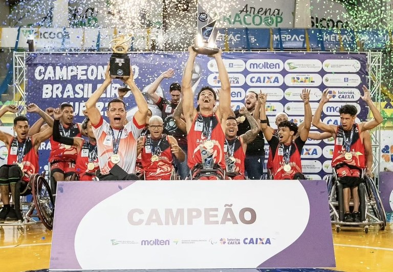 Jogadores da AAPD-PB comemoram título do Campeonato Brasileiro Sub-23 de basquete em cadeira de rodas