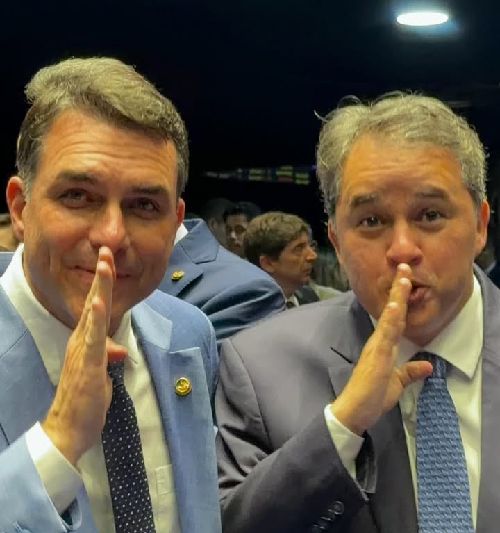 Os senadores Flávio Bolsonaro e Efraim Filho, aliados para as eleições 2026
