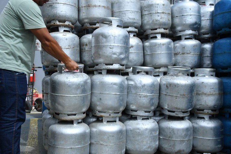 Botijão de gás de cozinha utilizado por famílias beneficiadas pelo programa Gás do Povo na Paraíba