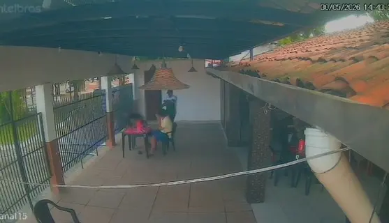 Câmera de segurança registra momento em que homem é morto a tiros em bar de Rio Tinto